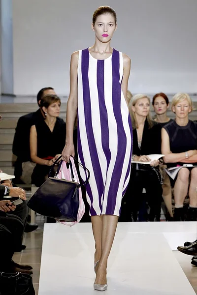 Look 10